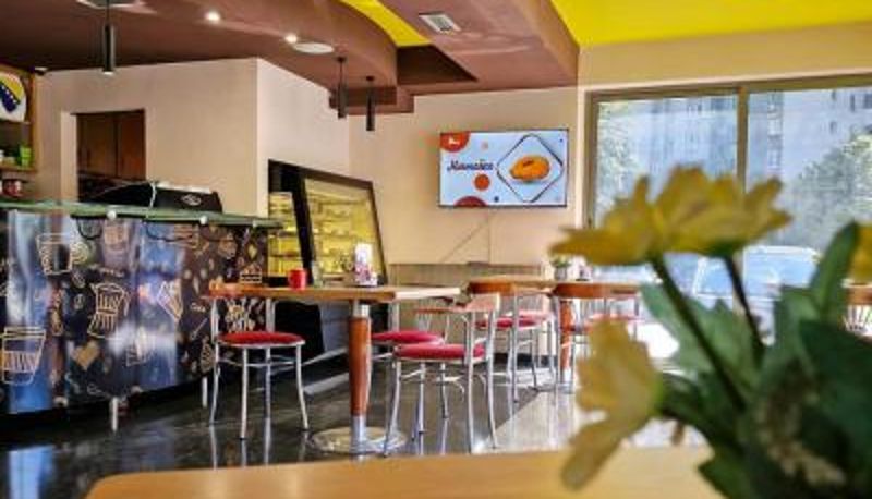 Sala de pequeno-almoço no restaurante - Hotel Brkić Sarajevo Airport - Free Parking