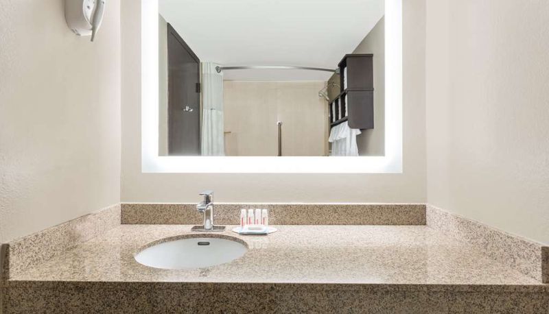 Habitación - Ramada by Wyndham Tuscaloosa