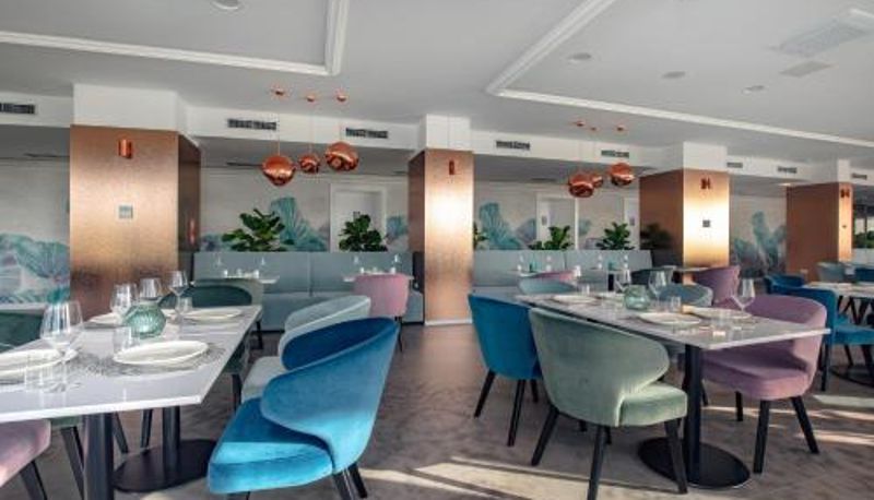 Salle de petit-déjeuner dans le restaurant - Hotel In Excelsis