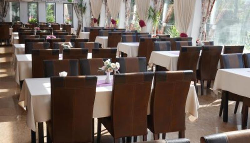 Restoran içinde kahvaltı salonu - Hotel Carpați