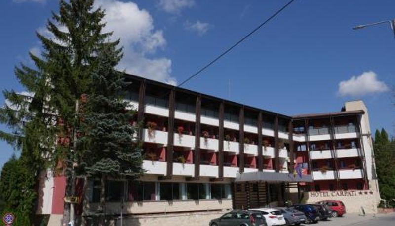 Otel açık alanı - Hotel Carpați