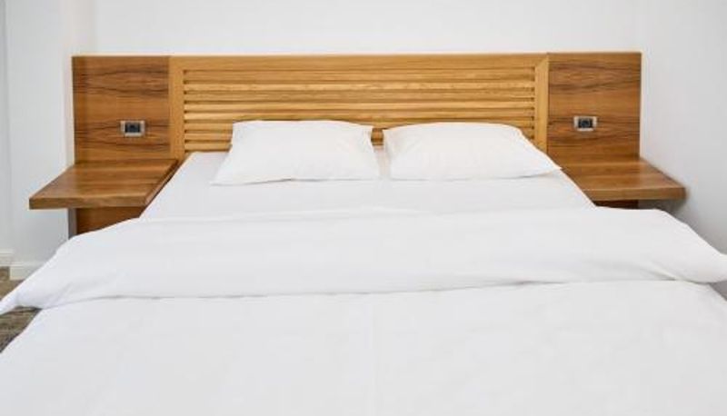 Info - Motel Eden
