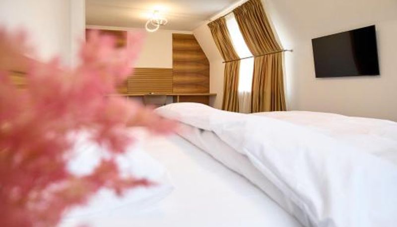 Info - Motel Eden