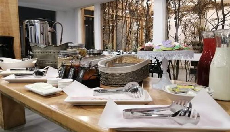 Salle de petit-déjeuner dans le restaurant - Hotel Costanera