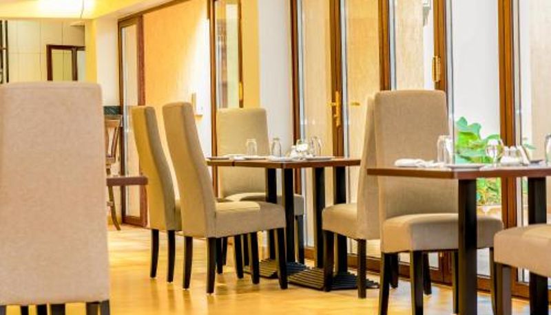 Restoran içinde kahvaltı salonu - Canary Hotel Kampala