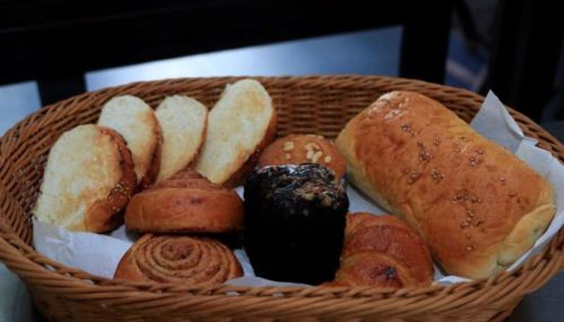 Frühstücksraum innerhalb des Restaurants - Hotel Task International