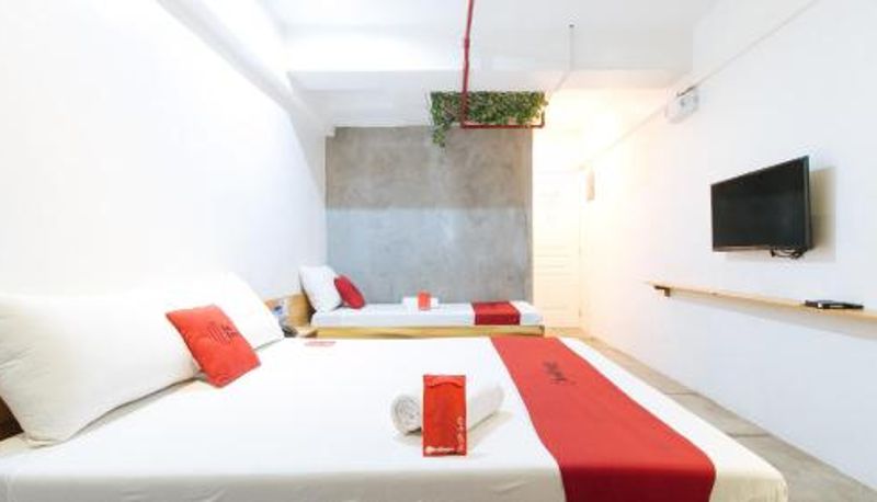 Info - RedDoorz Plus at Boni Avenue Mandaluyong