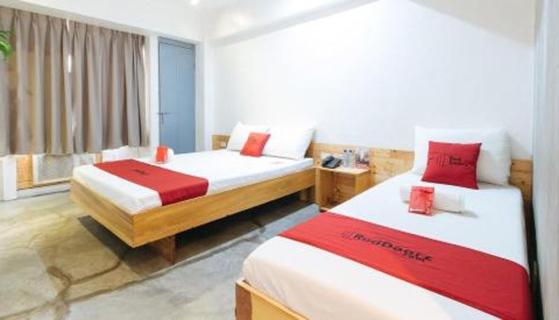 Info - RedDoorz Plus at Boni Avenue Mandaluyong