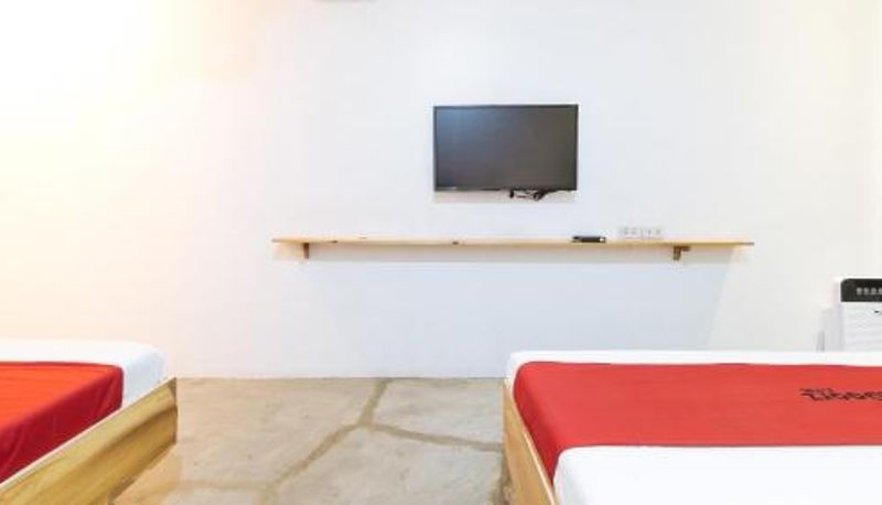 Info - RedDoorz Plus at Boni Avenue Mandaluyong