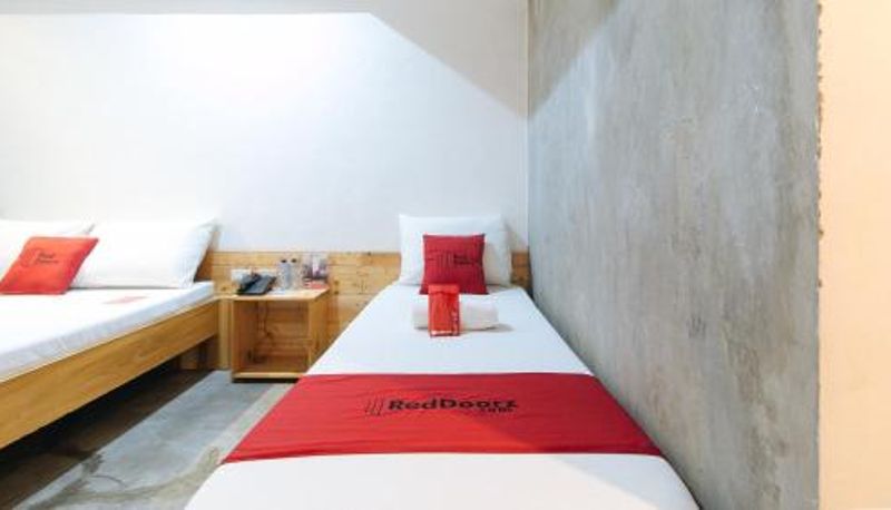 Info - RedDoorz Plus at Boni Avenue Mandaluyong