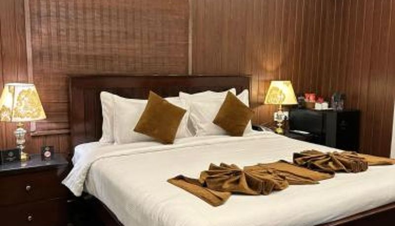 Info - Lahore Lawrence View Hotel