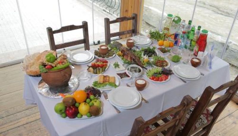 Frühstücksraum innerhalb des Restaurants - Basharu resort