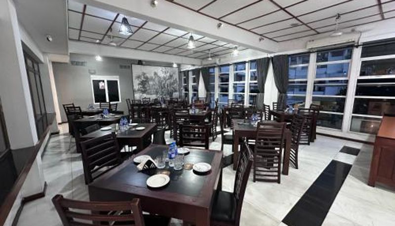 Restoran içinde kahvaltı salonu - Subhas Tourist Hotel