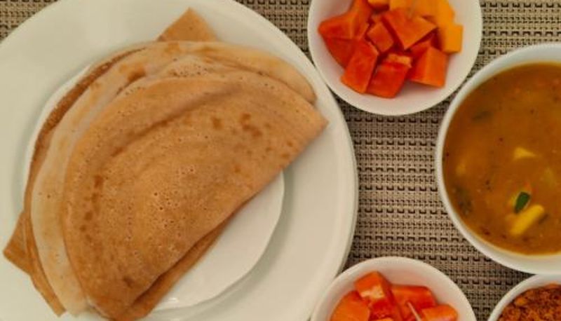 Restoran içinde kahvaltı salonu - Subhas Tourist Hotel