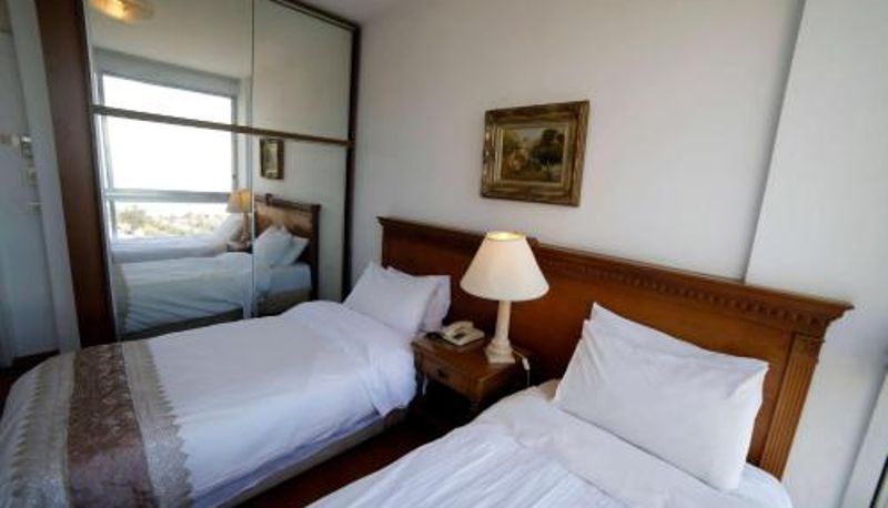 Pokój - Holiday Home Suites