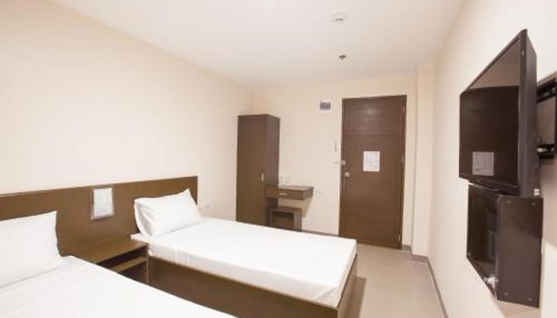 Zimmer - Emerald Suites CDO