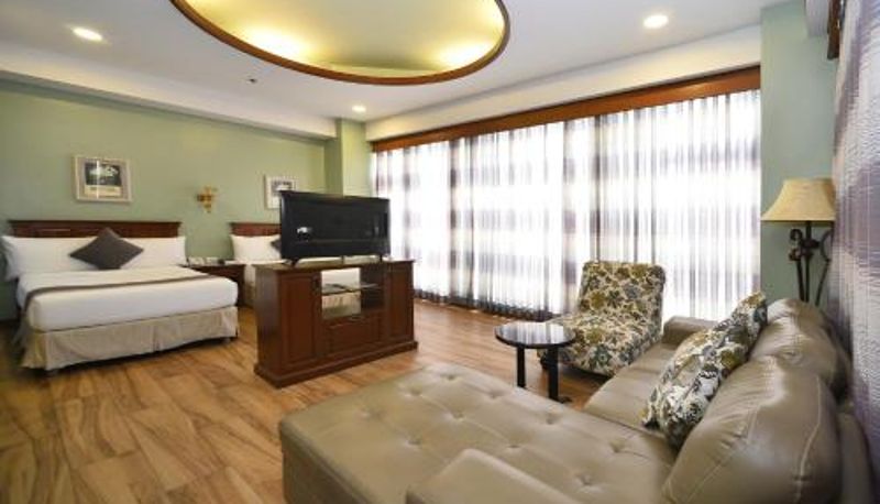Suite - Paragon Hotel and Suites
