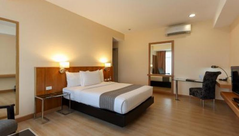 Info - Paseo Premiere Hotel