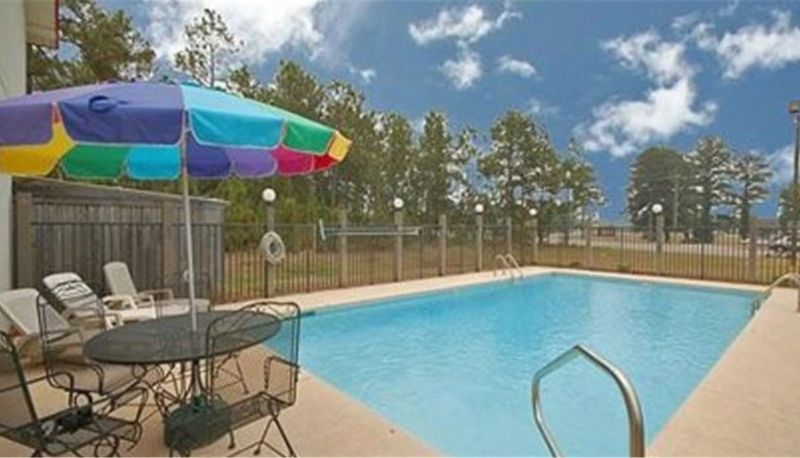 Pool - Country Hearth Inn & Suites Dawson
