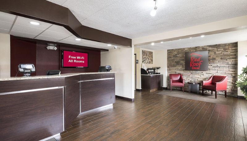 Hal - Red Roof Inn Chicago-O'Hare Airport/ Arlington Hts