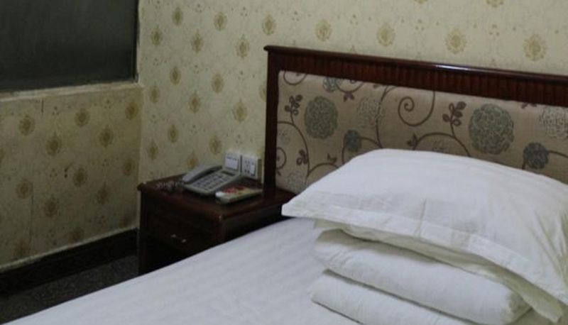 Camera - Emperor Hotel