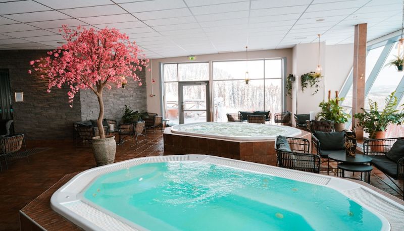 Piscina - Hotell Hallstaberget Sport & Konferenshotell