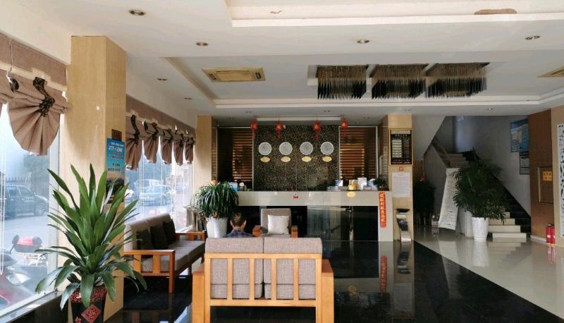 Zewnętrzna część hotelu - Sanyou Business Hotel (Liuzhou Luzhai Bus Station Store)