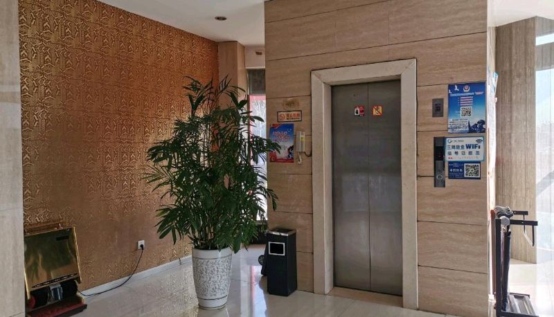 Zewnętrzna część hotelu - Sanyou Business Hotel (Liuzhou Luzhai Bus Station Store)