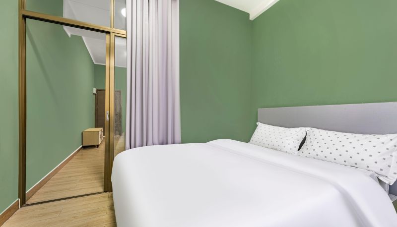 Kamer - Carlton Hotel (Food Plaza Main Store)