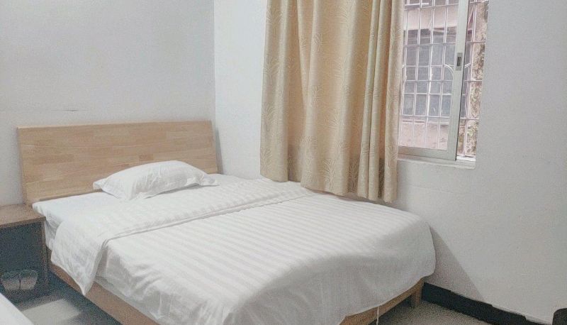 Room with balcony - Xinping Hotel