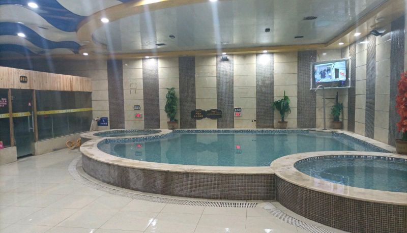 Area esterna dell'hotel - Yuanrun Business Hotel