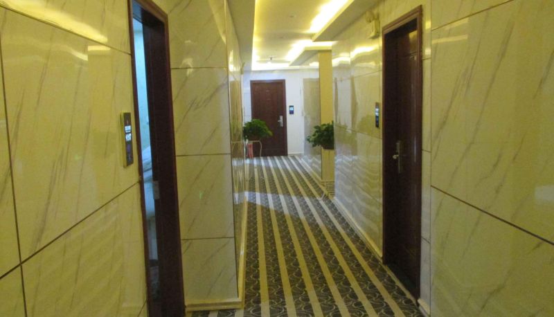 Buitenruimte van het hotel - Century Hotel