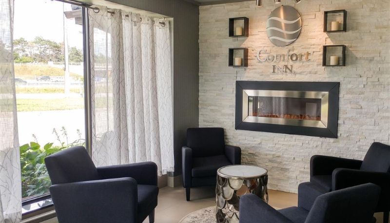 Hall - COMFORT INN BARRIE