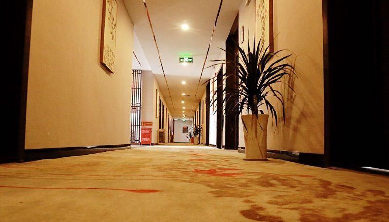 Area esterna dell'hotel - Yijia Business Hotel