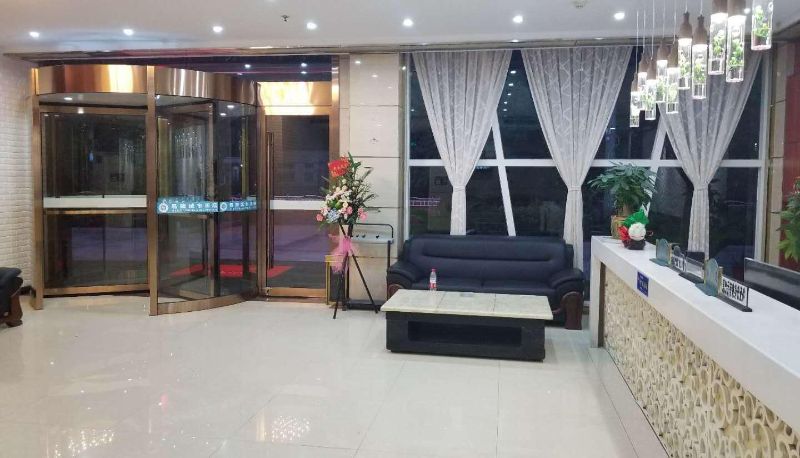 Area esterna dell'hotel - Yijie City Hotel