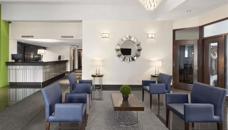 Salón - Days Inn by Wyndham Montreal Airport Conference Centre