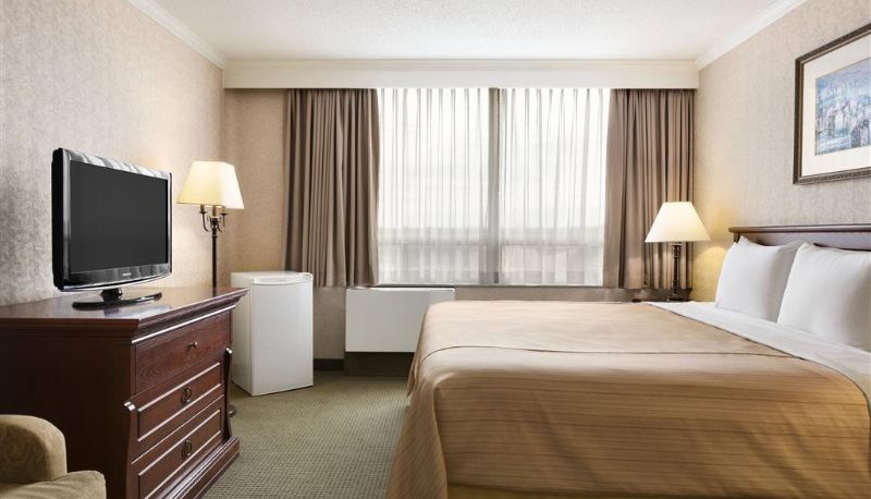 Camera - Days Inn by Wyndham Ottawa West