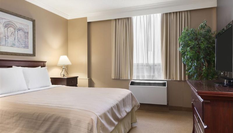Camera - Days Inn by Wyndham Ottawa West