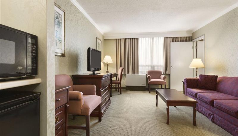 Camera - Days Inn by Wyndham Ottawa West