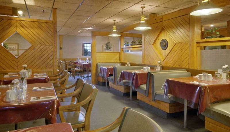 Restaurant - Howard Johnson by Wyndham Portage La Prairie