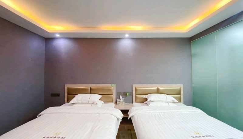 Camera business - Jiayang Business Hotel (Liangping High Speed Rail South Station Store)