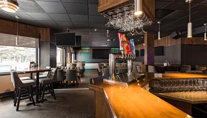 Bar - Quality Inn & Suites