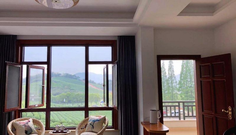 Camera - Landscape meets famous lodging