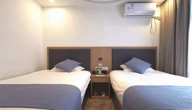 Camera business - Joyful Jingpin Hotel (Zhongshan Hospital Damuqiao Road Subway Exit Store)