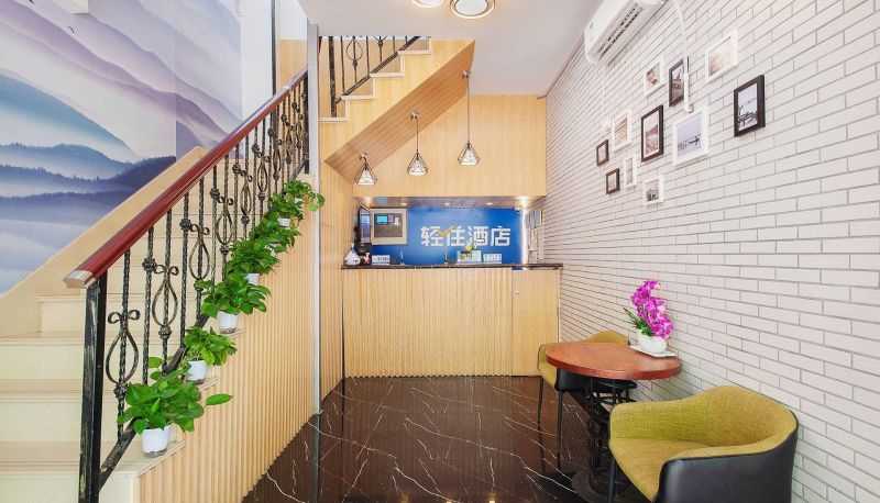 Area esterna dell'hotel - Joyful Jingpin Hotel (Zhongshan Hospital Damuqiao Road Subway Exit Store)