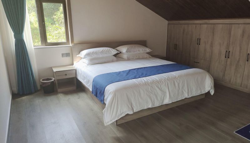 Kamer met uitzicht op het meer - He Le She