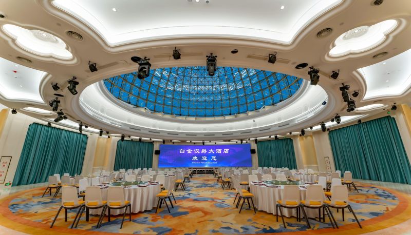 Buitenruimte van het hotel - Shanghai Buckingham Grand Hotel