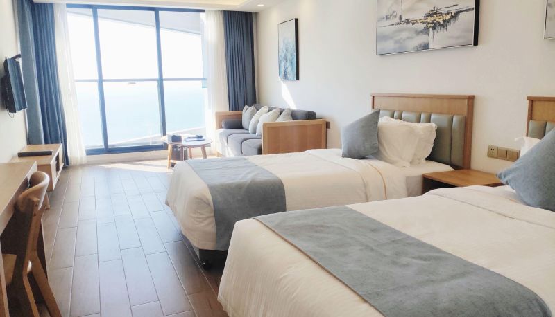 Camera con vista mare - At the seaside resort hotel on the sea side