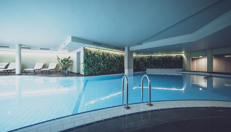 プール - Hotel Waldhuus Davos
