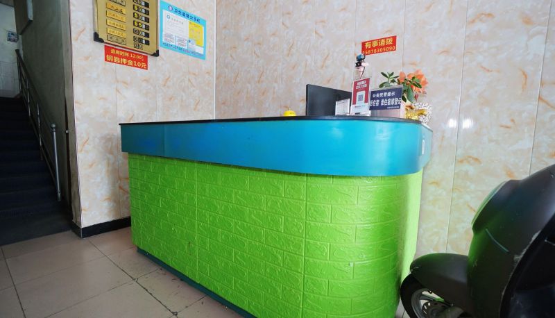 Area esterna dell'hotel - Yuhong Hotel